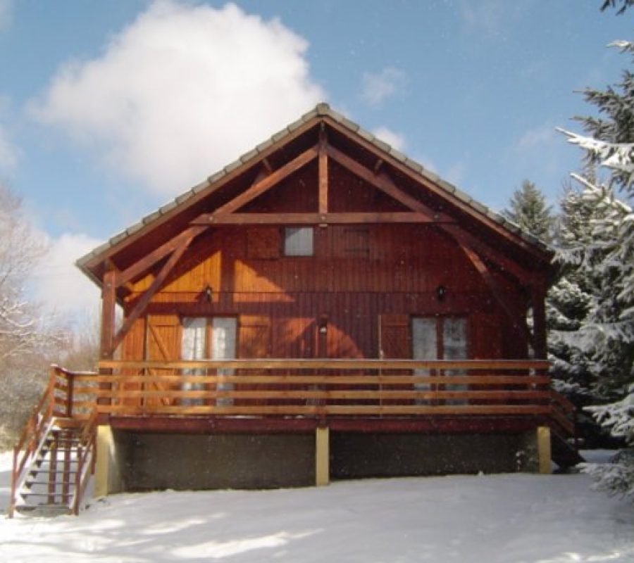 Chalet dans la neige